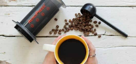 Best Coffee Grinder for AeroPress (Beginner Guide)