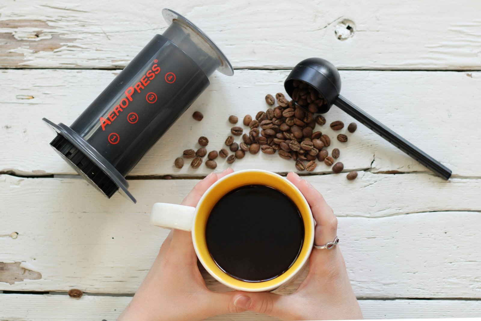 Best Coffee Grinder for AeroPress (Beginner Guide)